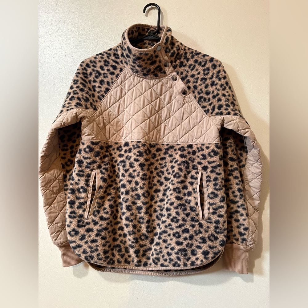 Abercrombie & Fitch Leopard Print Pullover Womens size XS